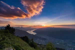 a view of a sunset from a mountain with a lake at Hotel Schynige Platte in Wilderswil +1 photo