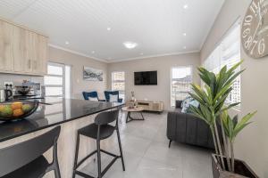 a kitchen and living room with a table and chairs at Uitzicht in Springbok