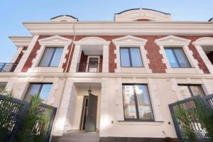 an old house in the city of san francisco at MONACO House in Chişinău