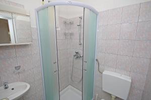 Kúpeľňa v ubytovaní Brela Beach house + 25 fotografií
