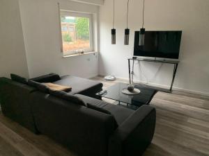 a living room with a couch and a flat screen tv at Appartement in Bad Kreuznach