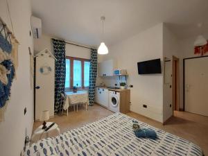 a bedroom with a bed and a table and a kitchen at Amicizia Erminia in Pineto