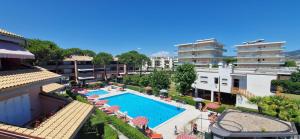 an overhead view of a swimming pool in a city at Best Holidays Pineta in Marcelli