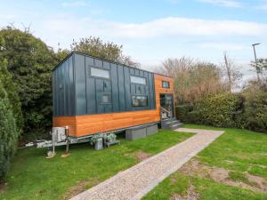 a tiny house sitting on top of a yard at The Tiny Home in Yarm