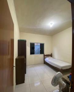 a small room with a bed and a window at Casa disponível para temporada in São Roque de Minas
