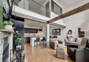 a large living room with a couch and a kitchen at Lakeside Lodge at Tremblant in Brébeuf