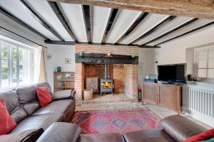 a living room with a couch and a fireplace at 3 Bed in Westleton oc-swc in Westleton