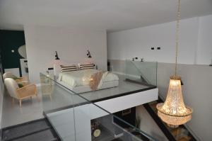 a bedroom with a bed and a glass table at Búnker de Pepa in Zamora