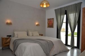 a bedroom with a large bed and a large window at Búnker de Pepa in Zamora