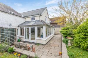 a house with a conservatory in the garden at 2 Bed in Leintwardine oc-t29563 in Leintwardine