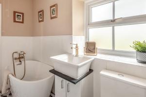 a bathroom with a sink and a tub and a toilet at 2 Bed in Staffield oc-j32453 in Kirkoswald +18 photos