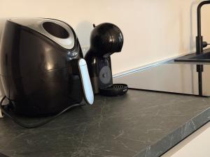 a appliance sitting on top of a kitchen counter at Vittorio city apartment, Milano, Centro in Melzo