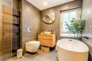 a bathroom with a tub and a toilet and a sink at 3 Bed in Cromford oc-t30751 in Cromford +24 photos