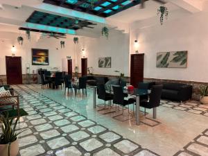 a restaurant with tables and chairs in a room at Colonial Hotel Boutique by VBermor in Santo Domingo