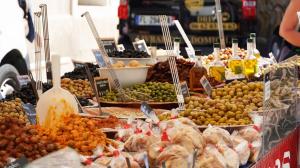 a market with many different types of fruits and vegetables at Le patio Mézois in Mèze +4 photos