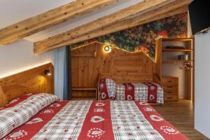 a bedroom with two beds in a room at Pier Hotel in Andalo