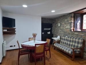 a living room with a table and a couch at Casa do Lello in Bragança