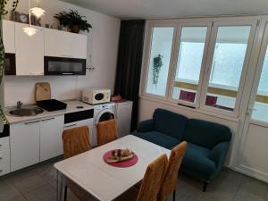 Cuina o zona de cuina de Apartment Suzana 2BR Split with balcony