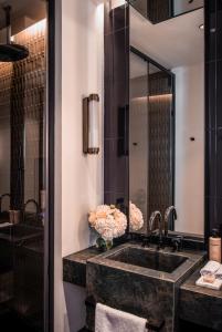 a bathroom with a sink and a mirror at Serras Sevilla in Seville
