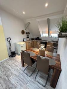 a kitchen and dining room with a table and chairs at Ferienwohnung Elbbrise in Riesa +20 photos