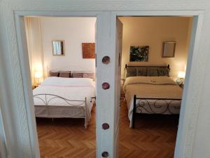 Llit o llits en una habitació de Apartment Suzana 2BR Split with balcony