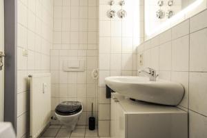 Koupelna v ubytování Ferienwohnung Metzingen + 33 fotografií