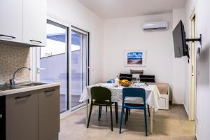 a kitchen and dining room with a table and chairs at Residence Casuzze in Marina di Ragusa