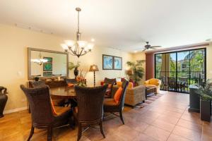 a dining room with a table and chairs at Vibrant 3-Bedroom Condo with Resort Amenities, Pools & Beach Club Access in Coco