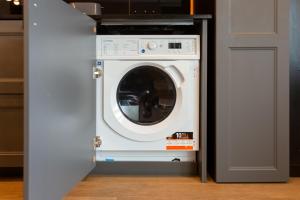 a white washer and dryer in a kitchen at Social Lodge Hollywood Studios in Funchal
