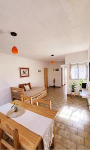 a living room with a table and a couch at PISO UNO - Gran Living Comedor y Habitación - PET FRIENDLY - AUTO CHECK IN 24 HS - Para 4 personas - No alquilamos a Bahienses por el momento in Bahía Blanca