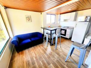 a living room with a blue couch and a table at Volterra Guatavita in Guatavita