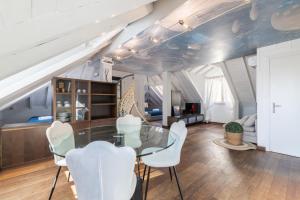 a dining room with a glass table and white chairs at Alassio White Loft in Alassio
