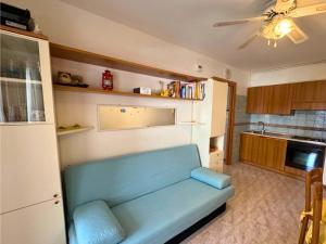 a living room with a blue couch in a kitchen at Magnolia in Grado