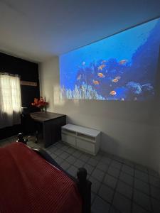 a room with a large aquarium on the wall at Green Suíte Comfort in Garanhuns +22 photos