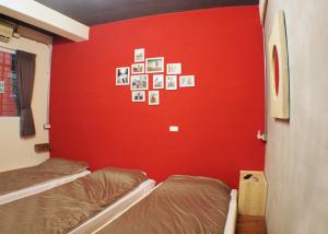 Postel nebo postele na pokoji v ubytování Knock Knock Hostel