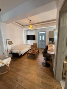 a bedroom with a bed and a table in a room at Aristeidis villas in Foiníkion