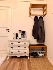 a bedroom with a dresser and a closet at Vid Gekås Ullared Boende B&B in Ullared