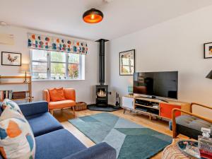 a living room with a blue couch and a tv at 2 Bed in Helmsley oc-g0037 in Helmsley