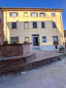 a large building with a brick staircase in front of it at casa cosetta in Gambassi Terme