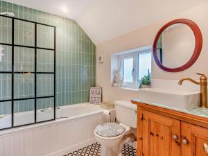a bathroom with a tub and a toilet and a sink at 3 Bed in Freshwater oc-92961 in Freshwater +16 photos