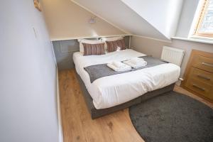 a bedroom with a large bed with two pillows at Alensgrove Maisonette B in Leixlip