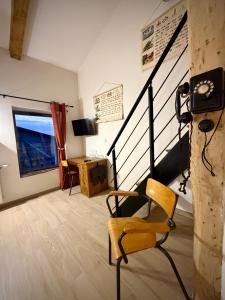 a living room with a chair and a window at A l'ombre des vignes, chambres d'hôtes 3 épis avec piscine in Poncin