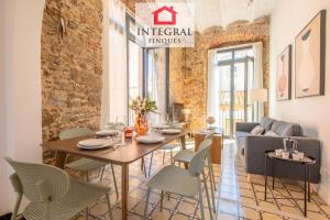 a dining room with a table and chairs at Les Voltes in Palamós