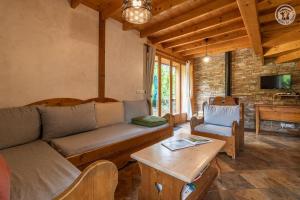 a living room with a couch and a table at Gites le moulin - rochette in La Compôte
