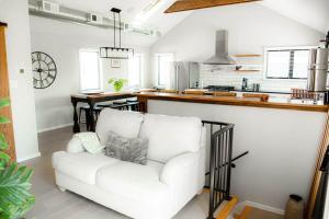 a living room with a white couch in a kitchen at The Fisherman's Cottage in Cape May