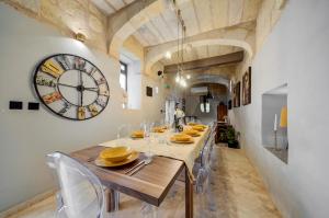 a large dining room with a large clock on the wall at Zaffir Retreat in Żebbuġ