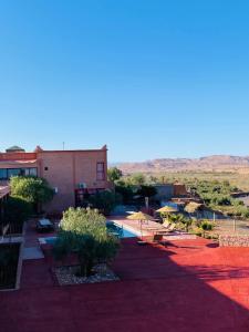 a view of a building and a swimming pool at Palais Ksar Lamane in Aït Benhaddou