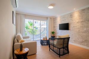 a living room with a couch and a tv at Beach Park Resort - Wellness in Aquiraz
