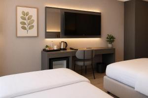 Llit o llits en una habitació de Optimal Hotel