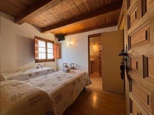 a bedroom with two beds and a window at El manzano in Castrojeriz